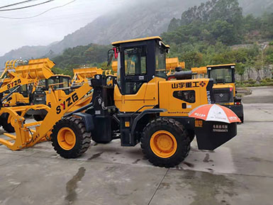 恭喜羅總喜提新車，山宇裝載機(jī)940走起，山宇重工，助您成功！